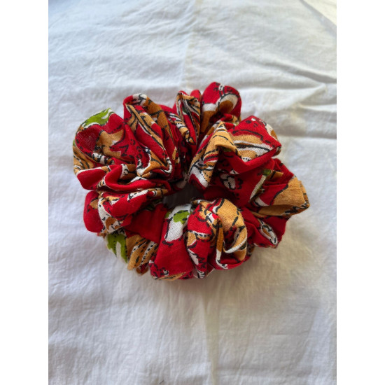 RED FLORAL SCRUNCHY