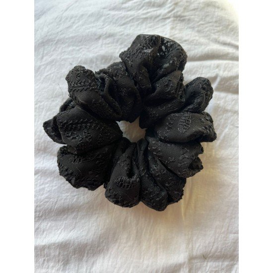 BLACK CHIKANKARI SCRUNCHY