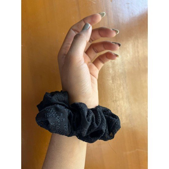 BLACK CHIKANKARI SCRUNCHY