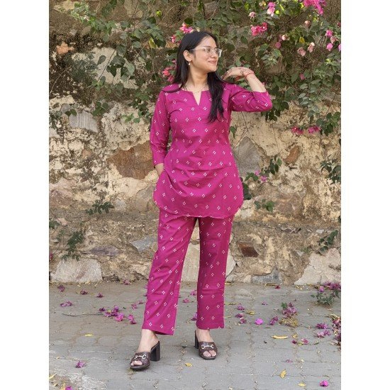 MAGENTA INTRICATE MOTIF NIGHT SET MAGENTA INTRICATE MOTIF NIGHT SET