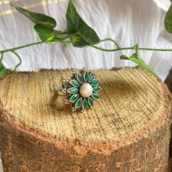 STERLING SILVER GREEN STONE STATEMENT RING
